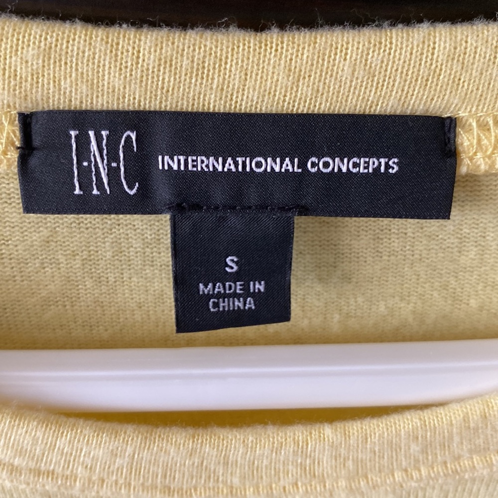 Yellow sweater - Picture 3 of 3